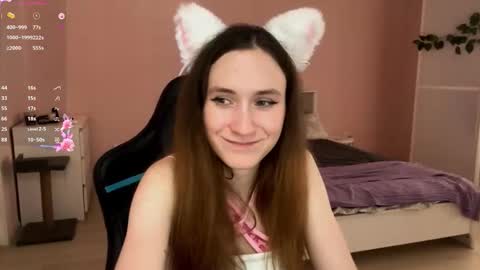 Snapshot of skinnykittymeow chatting on September 15, 2:14 pm Lola online show from September 15, 2:14 pm