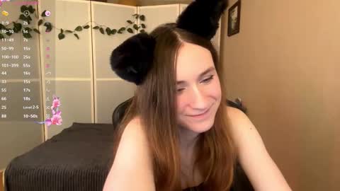 Snapshot of skinnykittymeow chatting on September 9, 6:35 am Lola online show from September 9, 6:35 am