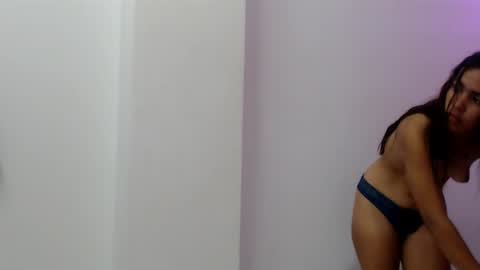 Snapshot of skinnysofia18 chatting on October 24, 1:51 pm sofia online show from October 24, 1:51 pm