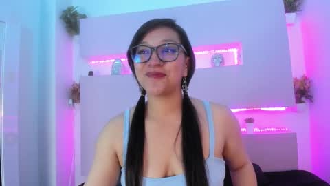Snapshot of skye_bluee_ chatting on September 9, 3:06 am skye_bluee_ online show from September 9, 3:06 am