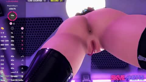 SkyeAnette online show from April 27, 1:25 am