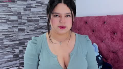 Snapshot of skyhotgirl chatting on February 1, 6:08 pm Sky online show from February 1, 6:08 pm
