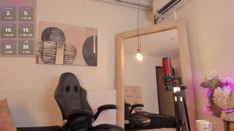 Snapshot of skyler_ferrer chatting on September 27, 12:29 am online show from September 27, 12:29 am