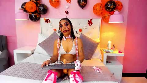 Snapshot of skylerbloom chatting on October 23, 3:12 am skylerbloom online show from October 23, 3:12 am