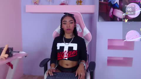 Snapshot of skylerbloom chatting on October 11, 3:11 am skylerbloom online show from October 11, 3:11 am