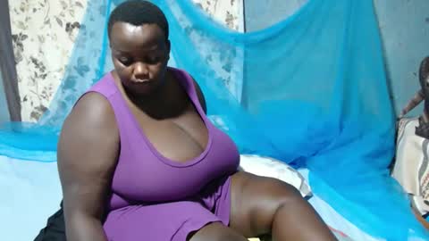 Snapshot of skylla07 chatting on October 23, 5:24 am sheliah online show from October 23, 5:24 am