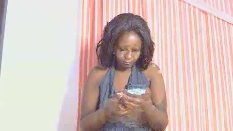Snapshot of skyy_brown chatting on February 8, 12:28 am Bella online show from February 8, 12:28 am