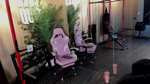 Snapshot of skyylee_ chatting on October 31, 12:53 pm abby online show from October 31, 12:53 pm