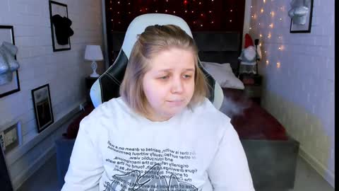 Snapshot of sladadeew chatting on January 13, 9:08 am Slada Deew online show from January 13, 9:08 am