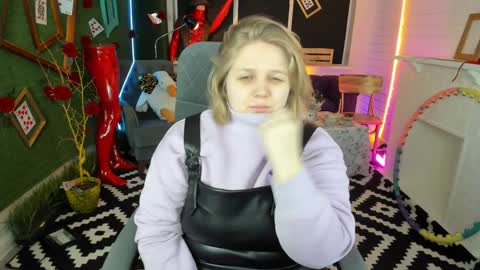 Snapshot of sladadeew chatting on January 10, 9:34 am Slada Deew online show from January 10, 9:34 am