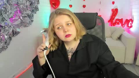 Snapshot of sladadeew chatting on February 17, 9:03 am Slada Deew online show from February 17, 9:03 am
