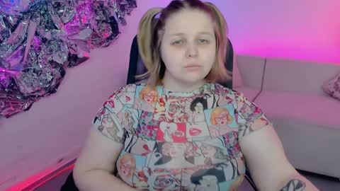 Snapshot of sladadeew chatting on January 8, 9:00 am Slada Deew online show from January 8, 9:00 am