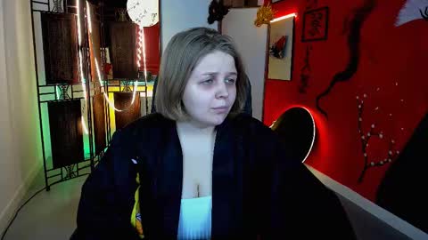 Snapshot of sladadeew chatting on December 11, 9:09 am Slada Deew online show from December 11, 9:09 am