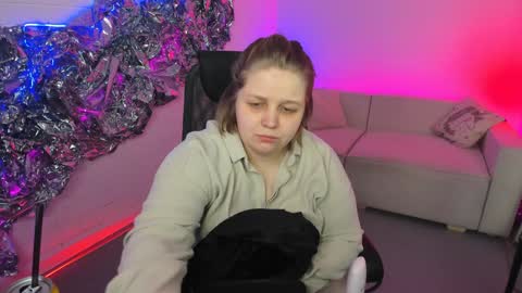 Snapshot of sladadeew chatting on January 9, 9:06 am Slada Deew online show from January 9, 9:06 am