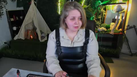 Snapshot of sladadeew chatting on December 5, 9:39 am Slada Deew online show from December 5, 9:39 am