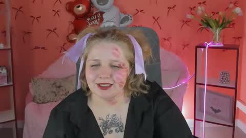 Snapshot of sladadeew chatting on February 14, 9:24 am Slada Deew online show from February 14, 9:24 am