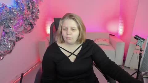 Snapshot of sladadeew chatting on January 15, 9:02 am Slada Deew online show from January 15, 9:02 am