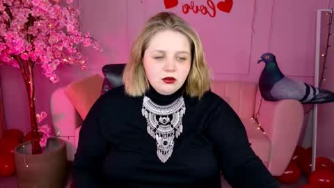 Snapshot of sladadeew chatting on February 18, 8:59 am Slada Deew online show from February 18, 8:59 am