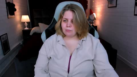 Snapshot of sladadeew chatting on January 22, 9:02 am Slada Deew online show from January 22, 9:02 am
