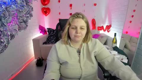 Snapshot of sladadeew chatting on March 8, 9:13 am Slada Deew online show from March 8, 9:13 am