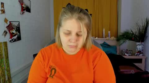 Snapshot of sladadeew chatting on December 22, 9:22 am Slada Deew online show from December 22, 9:22 am