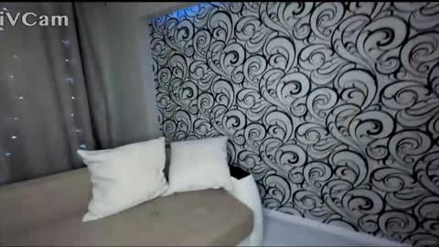 SlamyMia online show from October 4, 8:31 am