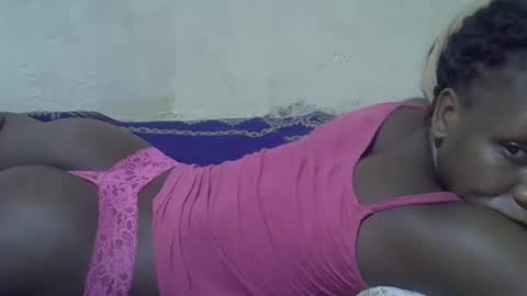 Snapshot of slim_girl3 chatting on March 9, 12:21 am slim_girl3 online show from March 9, 12:21 am