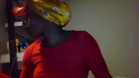 Snapshot of slimmmgooodiexoxo chatting on December 3, 1:32 pm slimmmgooodiexoxo online show from December 3, 1:32 pm