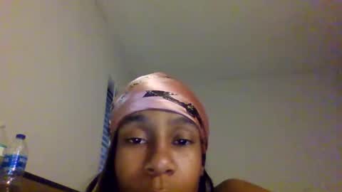 Snapshot of slimmmgooodiexoxo chatting on December 19, 10:42 pm slimmmgooodiexoxo online show from December 19, 10:42 pm