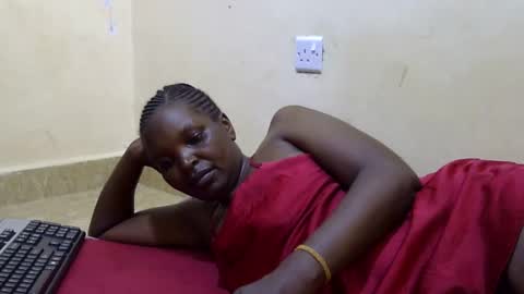 Snapshot of slimmygal chatting on February 9, 3:22 am slimmygal online show from February 9, 3:22 am