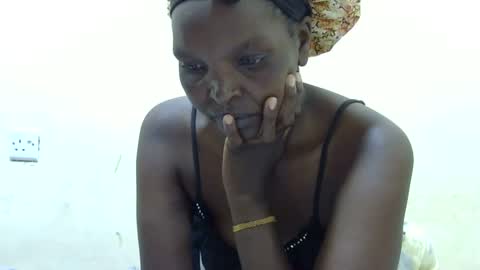 Snapshot of slimmygal chatting on February 7, 1:15 am slimmygal online show from February 7, 1:15 am