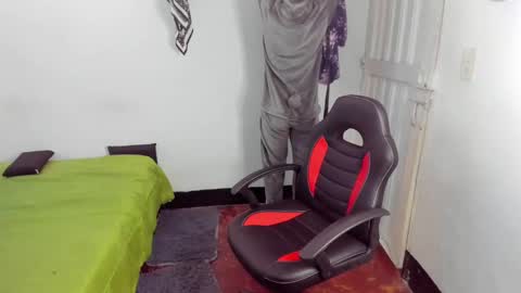 slone03 online show from November 20, 7:48 pm