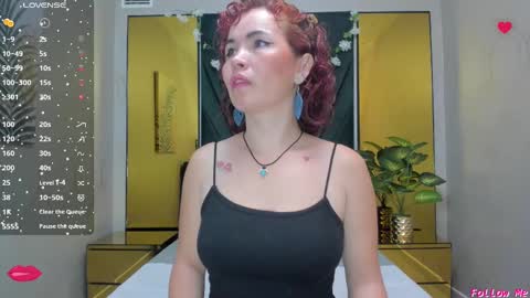 Snapshot of slut_milf4u chatting on February 18, 11:44 am Paola online show from February 18, 11:44 am