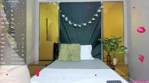 Snapshot of slut_milf4u chatting on February 15, 11:17 am Paola online show from February 15, 11:17 am