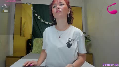 Snapshot of slut_milf4u chatting on February 12, 11:18 am Paola online show from February 12, 11:18 am