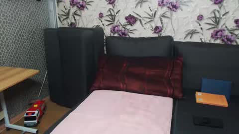 slutihmami online show from February 19, 6:24 am