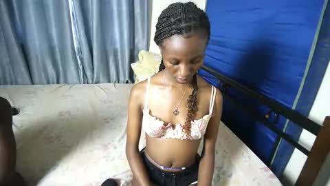 Snapshot of slutty_baddie chatting on September 25, 11:42 am slutty_baddie online show from September 25, 11:42 am