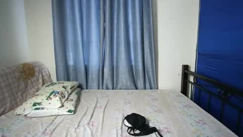 Snapshot of slutty_baddie chatting on October 25, 8:11 am slutty_baddie online show from October 25, 8:11 am