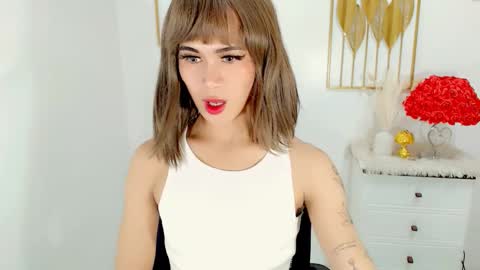 Snapshot of slutty_vanna chatting on February 13, 8:03 pm mia online show from February 13, 8:03 pm