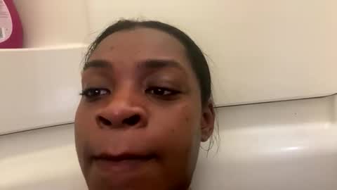 sluttyduchess1 online show from April 18, 7:22 am