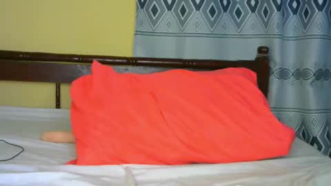 Snapshot of sluttysam_ chatting on October 24, 2:07 am Sexyslutt online show from October 24, 2:07 am