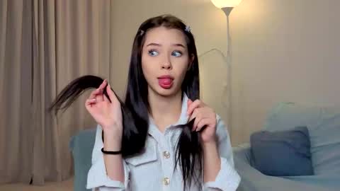 Lily online show from October 5, 1:38 pm