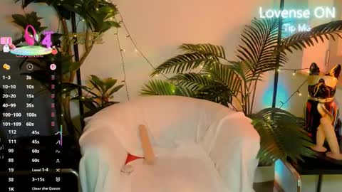 Snapshot of smallestgirlinchat chatting on October 24, 6:04 pm smallestgirlinchat online show from October 24, 6:04 pm