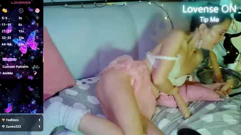 Snapshot of smallestgirlinchat chatting on October 15, 10:45 pm smallestgirlinchat online show from October 15, 10:45 pm