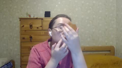 Snapshot of smart_rose chatting on January 5, 3:23 pm smart_rose online show from January 5, 3:23 pm