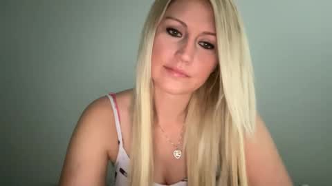 Snapshot of smexxii93 chatting on December 9, 5:30 pm smexxii93 online show from December 9, 5:30 pm