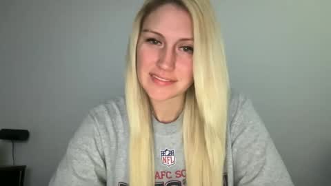 Snapshot of smexxii93 chatting on October 27, 2:12 pm smexxii93 online show from October 27, 2:12 pm