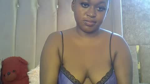 smiley_berry online show from October 16, 6:16 am