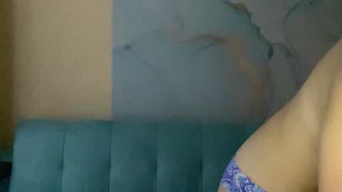 Snapshot of smiling_riddle chatting on December 21, 6:11 pm smiling_riddle online show from December 21, 6:11 pm