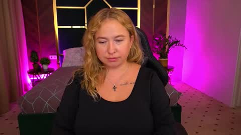 smilingladyy online show from September 17, 2:04 pm